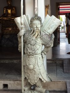 But a Friednly Chinese Helps us into Wat Arun | Thailand