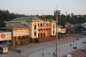 Like every Vietnamese City Dien has a remarkable Place of Republic and Town House with the Picture of Big Boss Ho | Vietnam