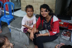 ...Happy Temple Mom and Child Selling