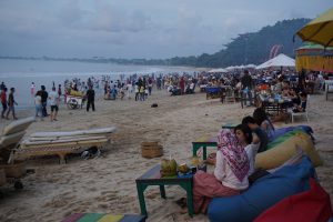 ...the Beach gets Crowded before Sunset...