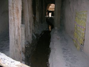 2000 year old Karez/Foggara Watering System in Taklamakan, still working Today | China