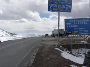 No Problems for Truck, Heating and Cooking at 5231 m but for the Peole | China