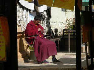 Monks love Hi-Tech in the Monastery | China