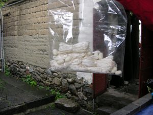 This is what Silk Road is all about: Up to 1,5 km Silk Yarn made of one Cocoon after Cooking in Dali | China