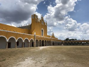 Arcada principal del Atrium del Convento Franciscano 16th Century | Izamal